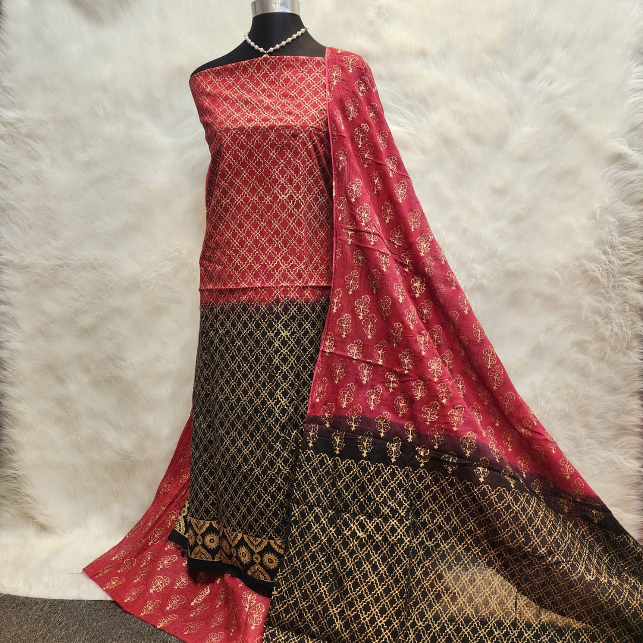 খাঁটি খাদ্দি কটন স্ক্রিন প্রিন্ট থ্রি পিস